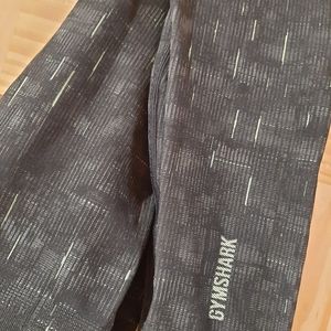 Cute gymshark leggings read description small hole by bottom leg
